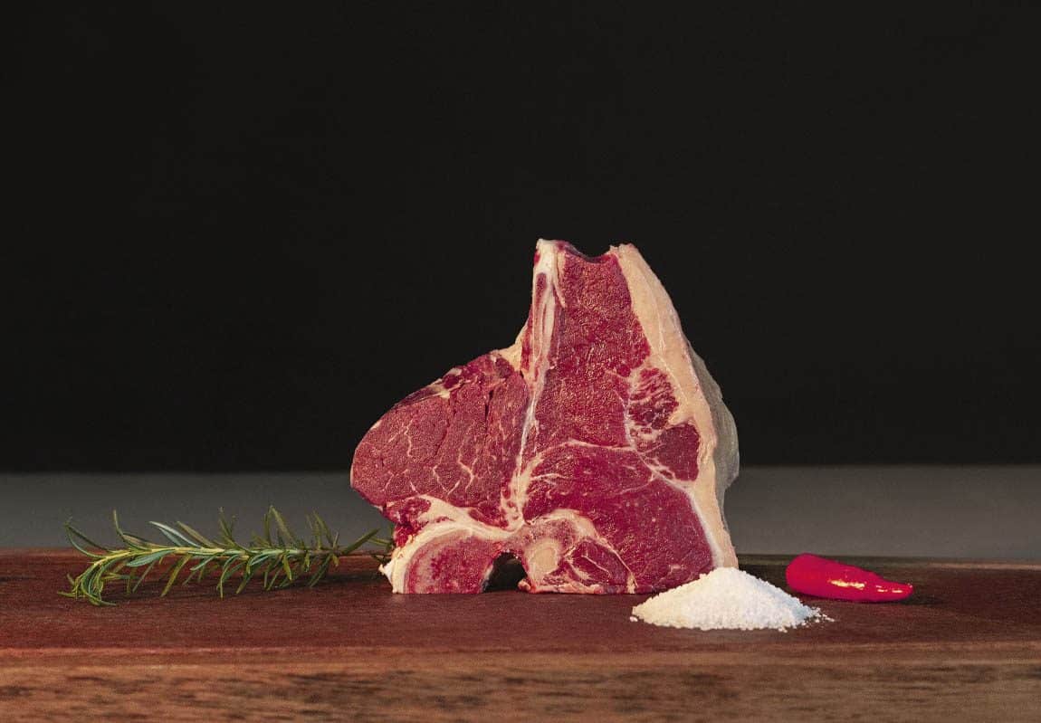 carne bovina T Bone herbon aliementos